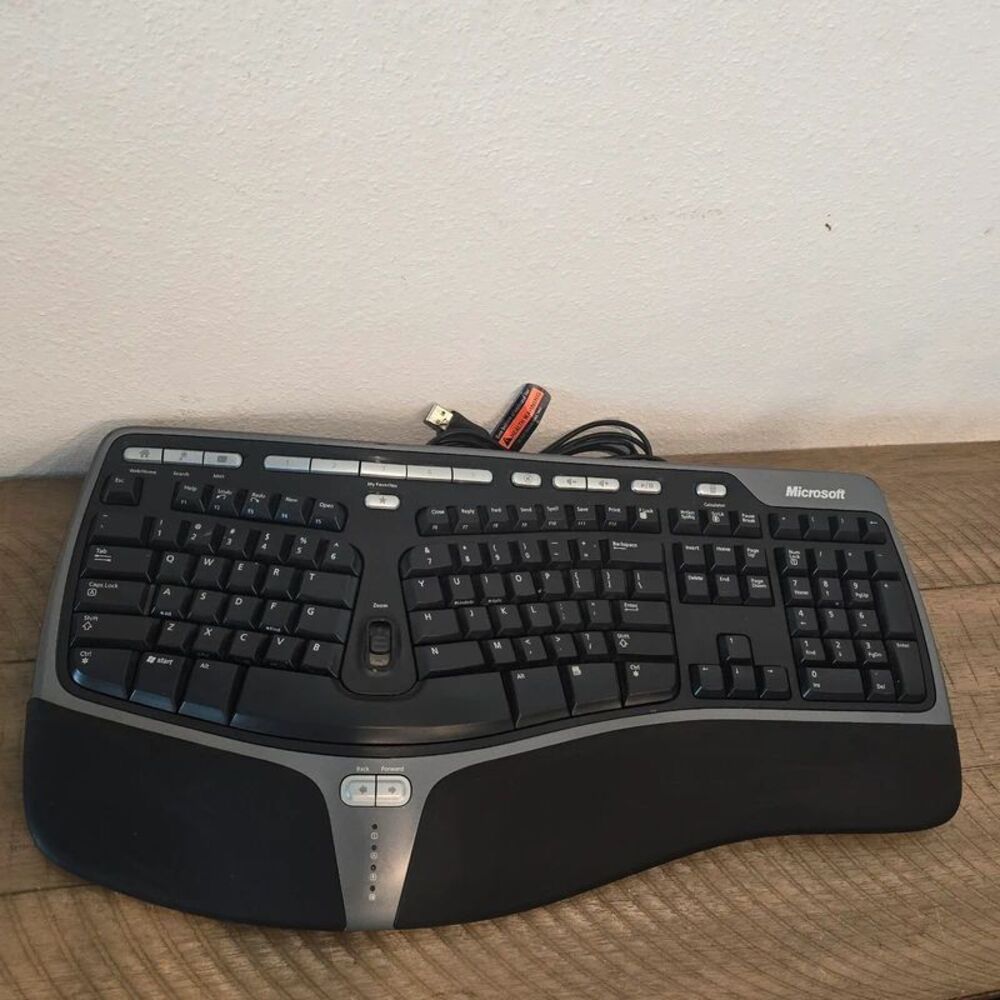 Microsoft Natural Ergonomic Keyboard 4000 V1.0 KU-0462 Wired USB Black